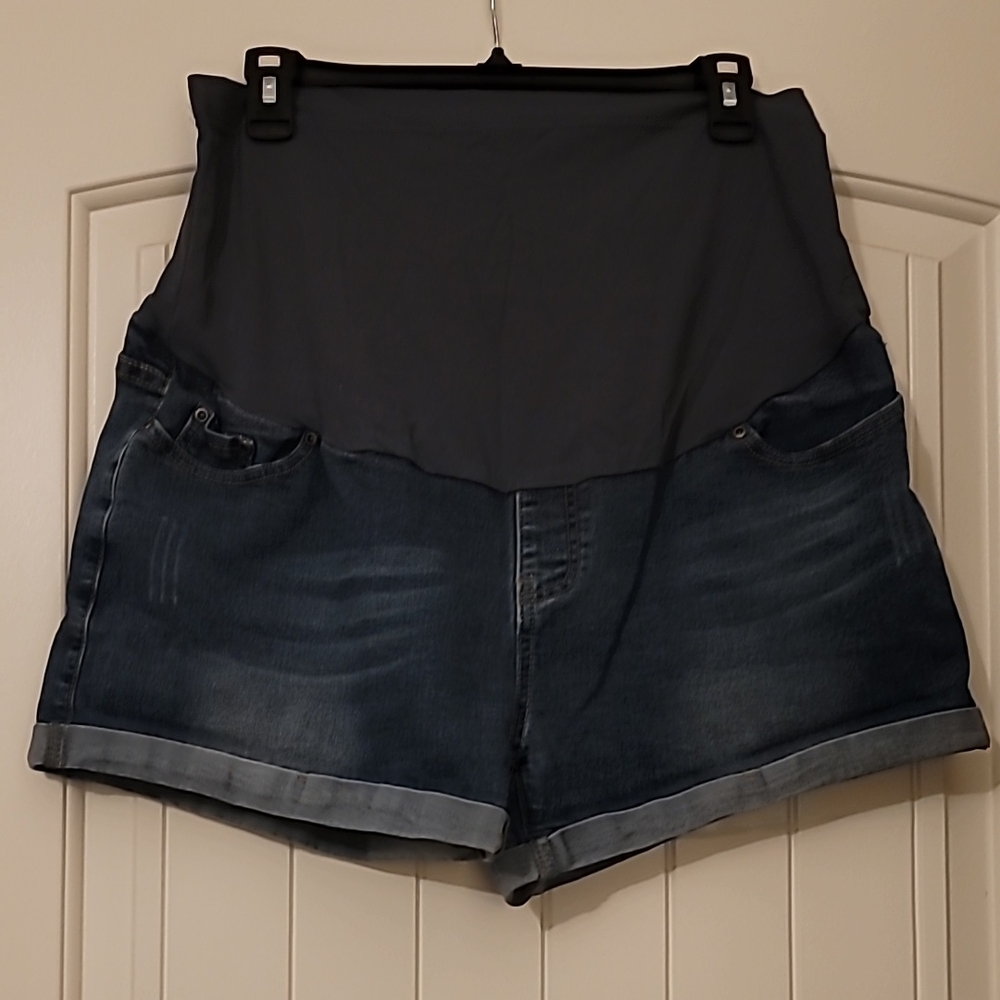 Matrnity Denim Shorts in Medium Blue Wash